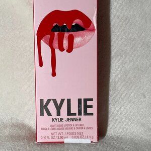 ✨ Kylie Jenner Lip Set – 405 Red Velvet ✨